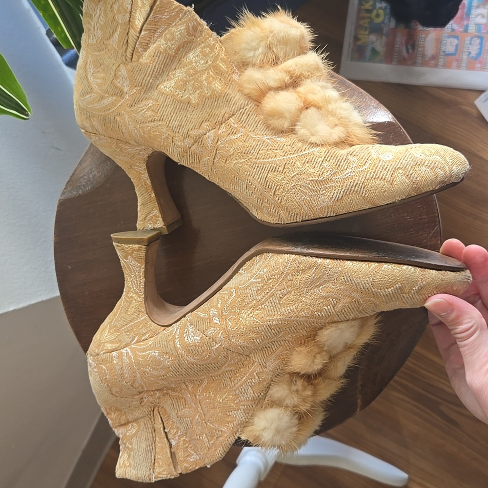 Baci Victorian Style " Daisy" Mink Pom Pon Heels - Picture 2 of 10